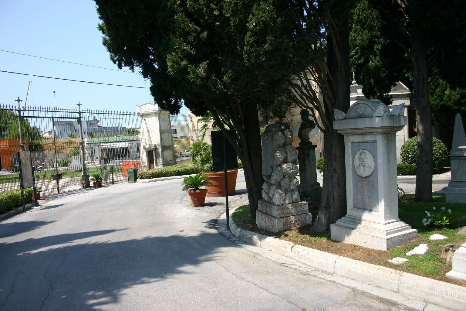 Girolamo Orsi's tomb, Tavernelle Cemetery, Ancona - 01.JPG